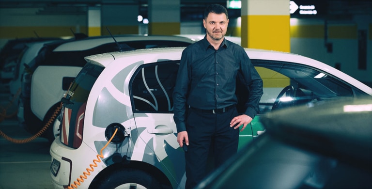 Fleet manager Contributing photo: Sven Hirschmann in an interview on the fleet with electric cars