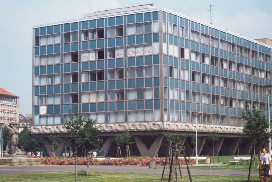 Das Gebäude auf der St. Petersburger 1990